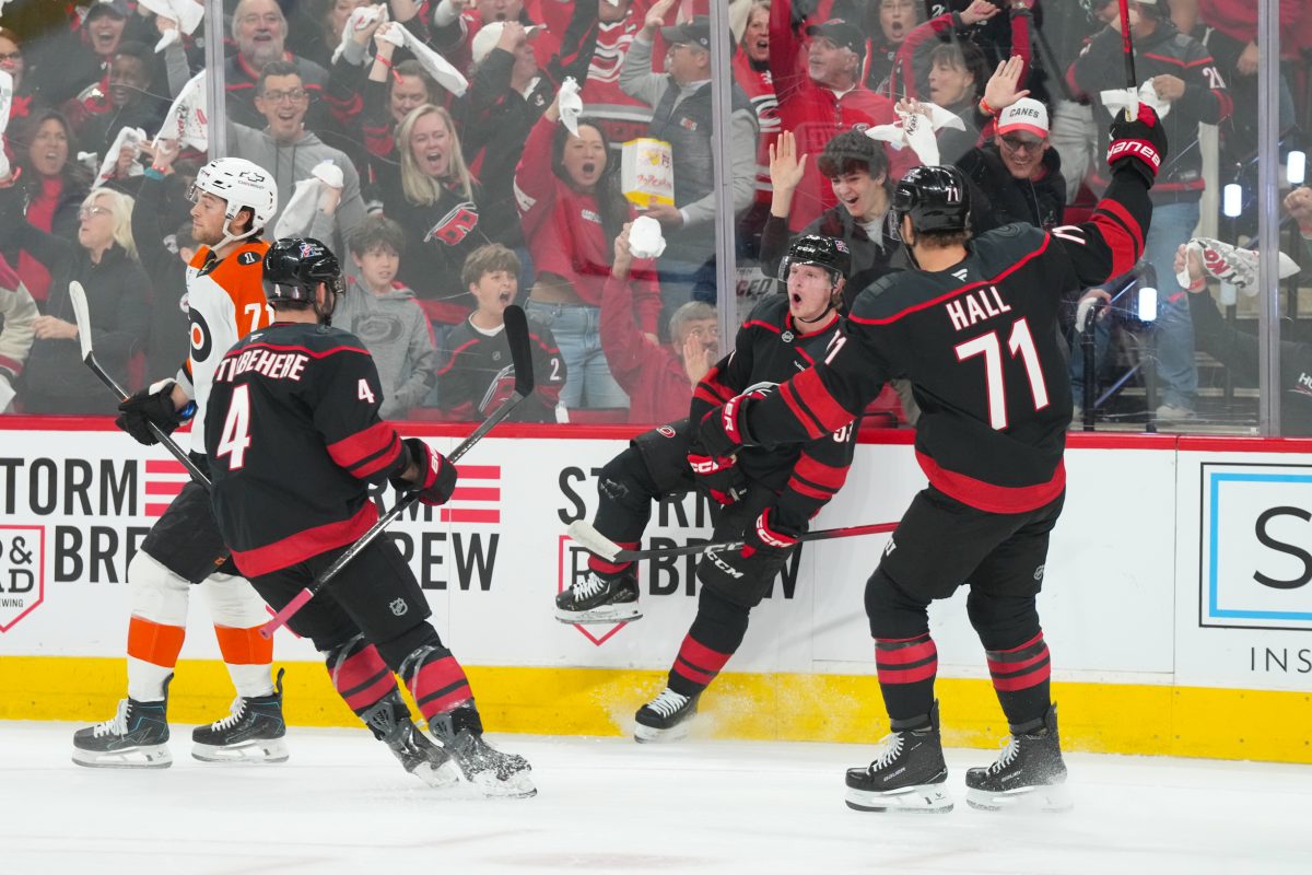Carolina Hurricanes Speed Too Much for Flyers in Game 1